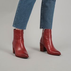 Frye Flynn short inside zip red clay